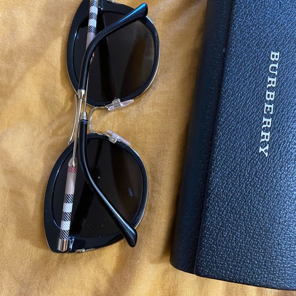 burberry sunglass - Picture 2 of 6